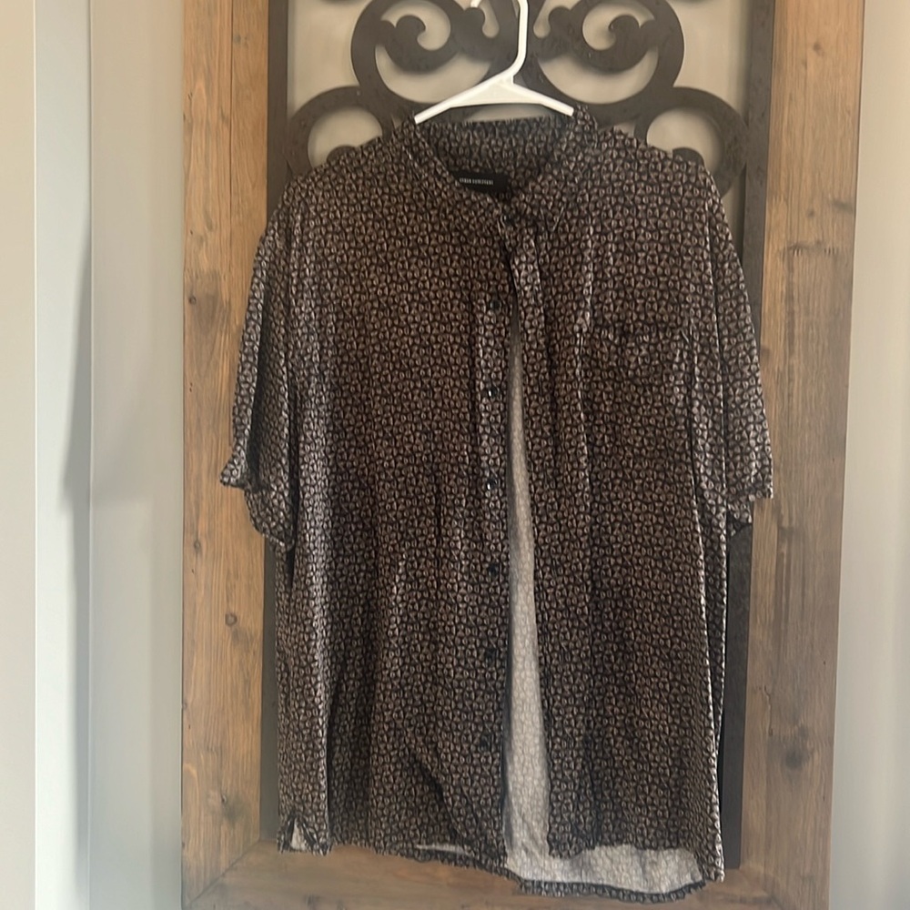 NWOT * Urban Outfitters Black & Tan Geometric Print Short Sleeve Button Down XL